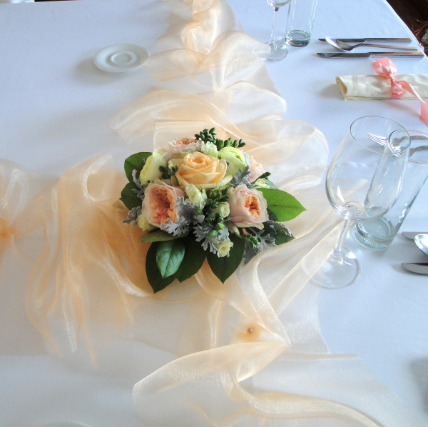 Svatebn� hostina