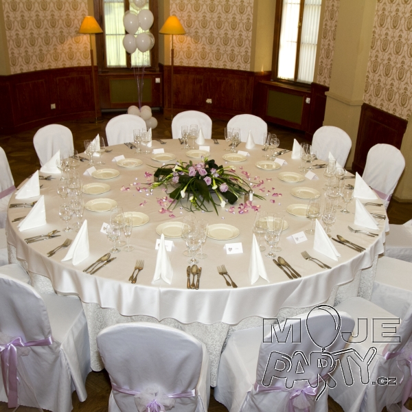 Svatebn� hostina
