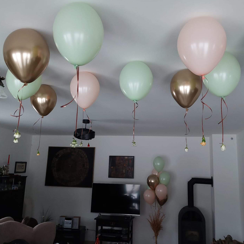 Balonky s heliem a kv�ty