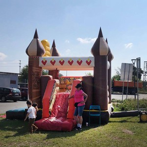 Zaji�t�n� sk�kaj�c�ho hradu