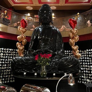 Valent�nsk� dekorace v Budha baru