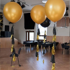 Jumbo balony se st�apcema